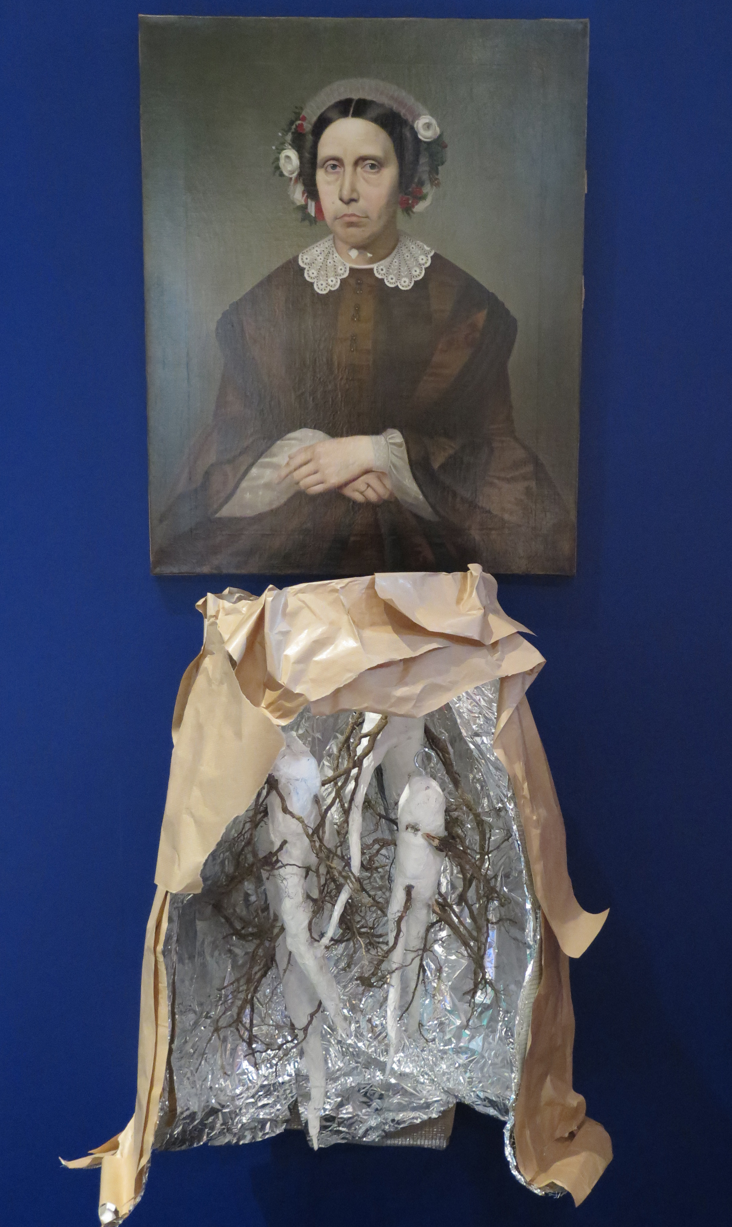 Onder de  Rok is van Marthe Verschaeve, 4de jaar toegepaste beeldende kunsten olv  Pascal De Bruyne, gebaseerd op een werk van Théodore Cériez: Portret van Eugénie Loonis (1857)